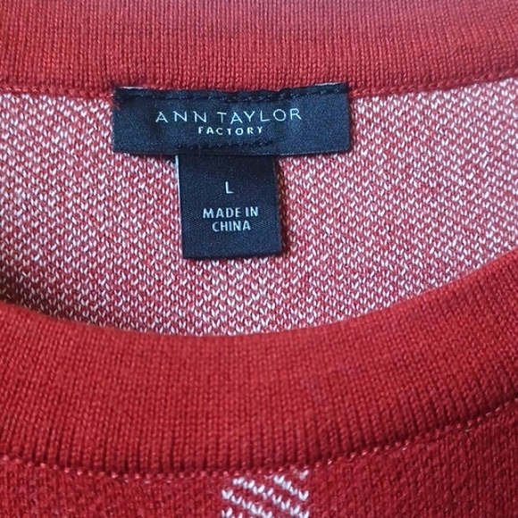 Ann Taylor Factory NWOT Crew Neck Sweater Rust Square Pattern Large - Picture 3 of 5